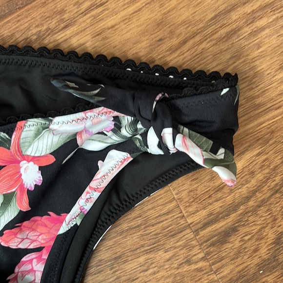 Tommy Bahama Tankini bathing suit - Picture 12 of 13